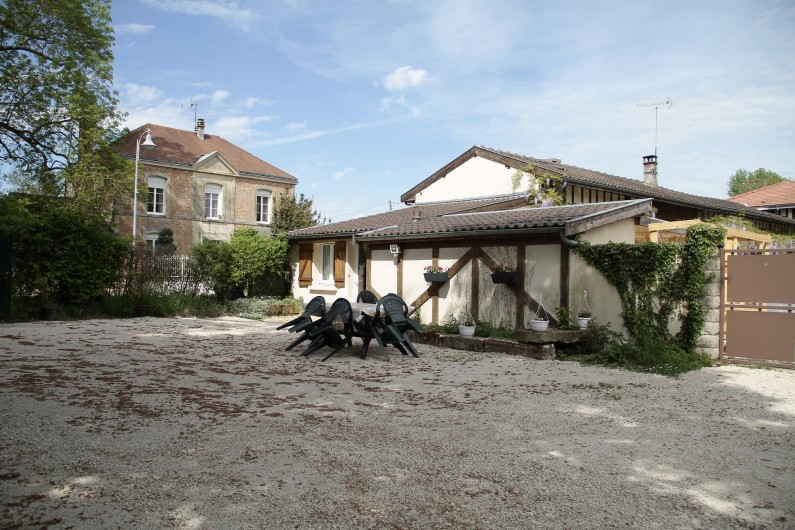 Location de vacances - Gîte à Isle-sur-Marne - cour fermée de 400 m2