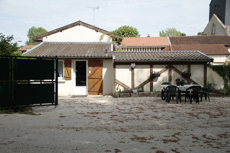 Location de vacances - Gîte à Isle-sur-Marne - Entrée du gîte