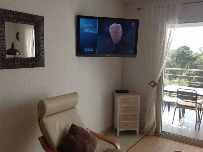 Location de vacances - Appartement à Porto-Vecchio - Télévision dans salon
