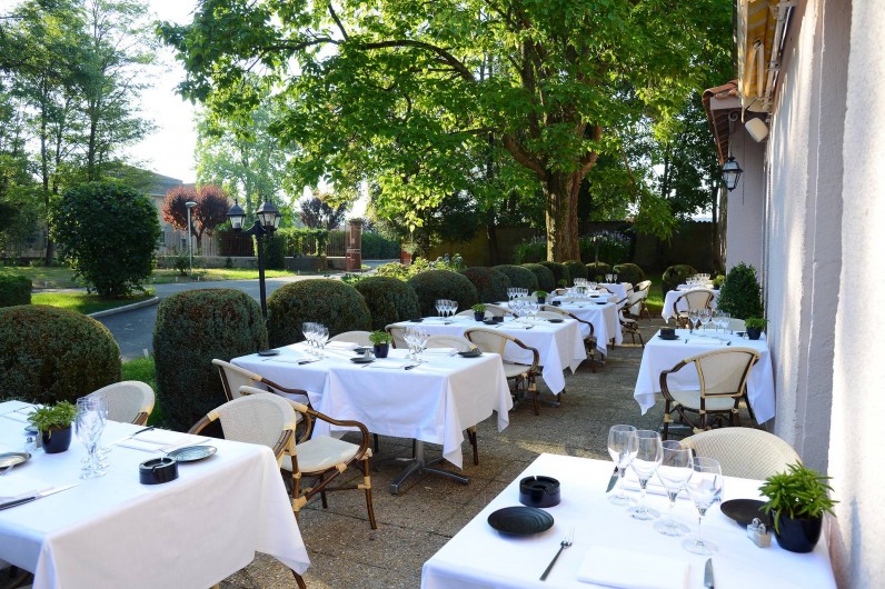 Location de vacances - Hôtel - Auberge à Thiers - La terrasse du restaurant
