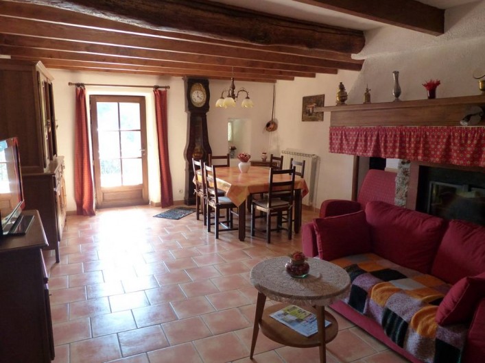 Location de vacances - Gîte à Notre-Dame-de-la-Rouvière - Vue d'ensemble séjour, salon