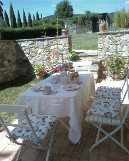 Location de vacances - Appartement à Incisa in Val d'Arno - Breakfast au dehors