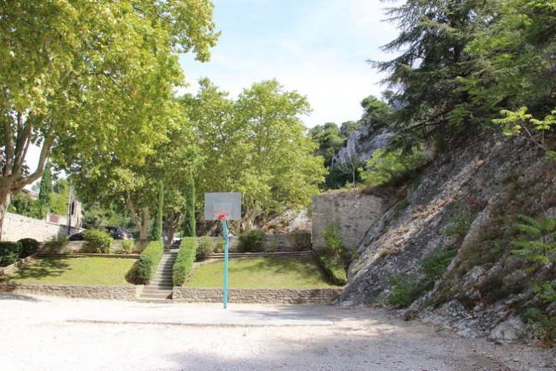 Location de vacances - Appartement à Robion - Parking au pied du Luberon