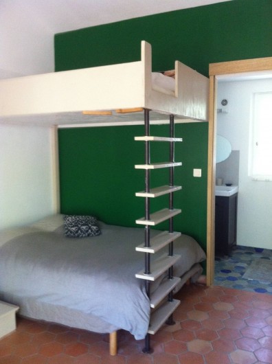 Location de vacances - Villa à Saignon - studio avec salle de bain,  double lit superposé