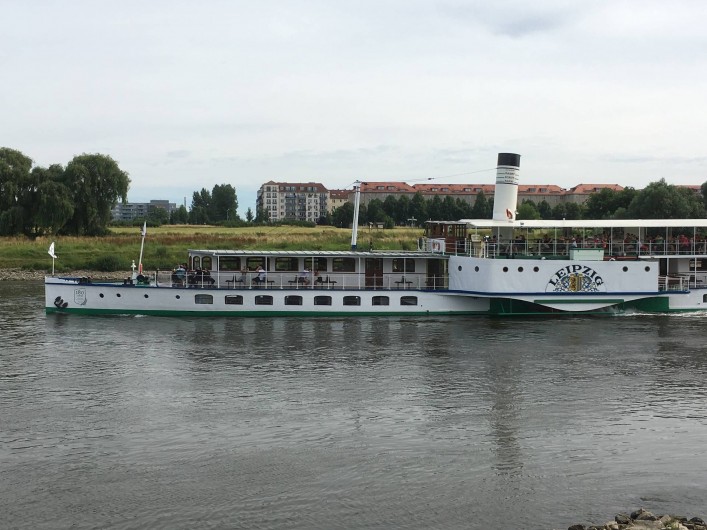 Location de vacances - Appartement à Dresde - Bateau sur le fleuve d'Elbe