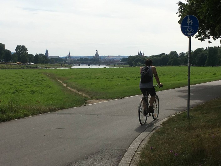 Location de vacances - Appartement à Dresde - Piste cyclable au bord de l'Elbe