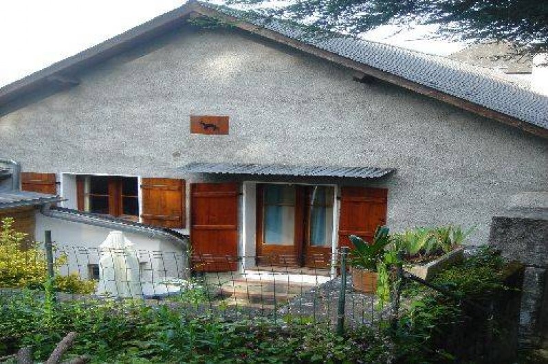 Location de vacances - Gîte à Ayzac-Ost - Extérieur donnant sur la cour