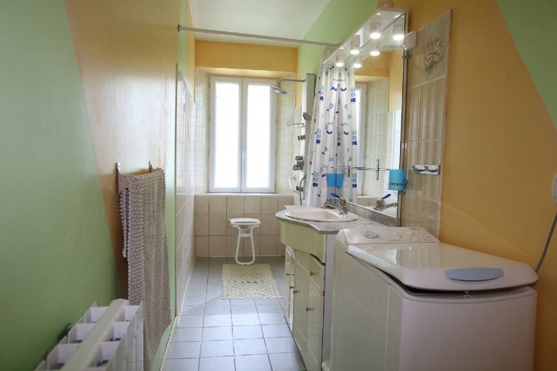 Location de vacances - Gîte à Salvagnac - Salle de douche a l'italienne