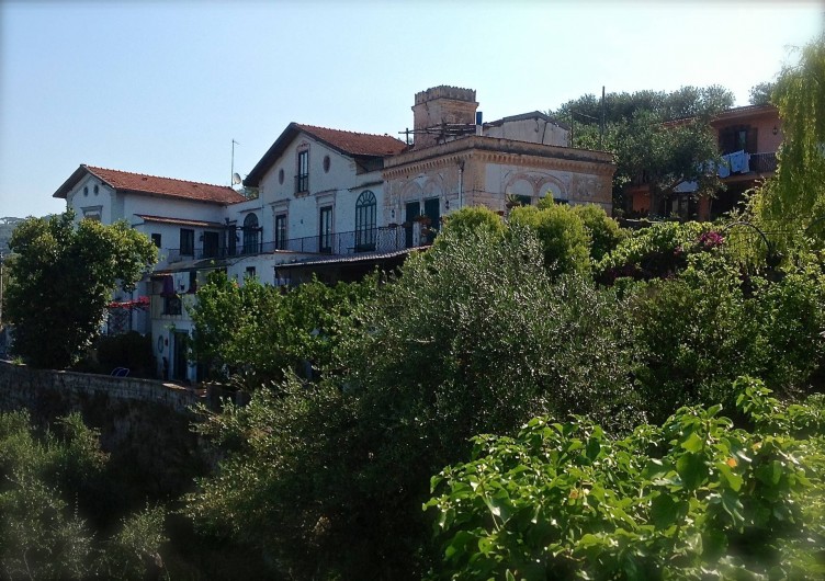 Location de vacances - Villa à Massa Lubrense - la villa vue de la rue