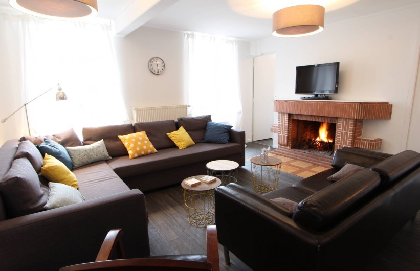 Location de vacances - Villa à Moux-en-Morvan - salon autour de la cheminée