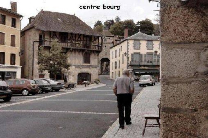Location de vacances - Gîte à Châteldon - Vue du bourg