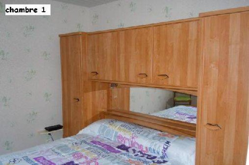 Location de vacances - Gîte à Châteldon - Chambre 1 Meuble de rangement