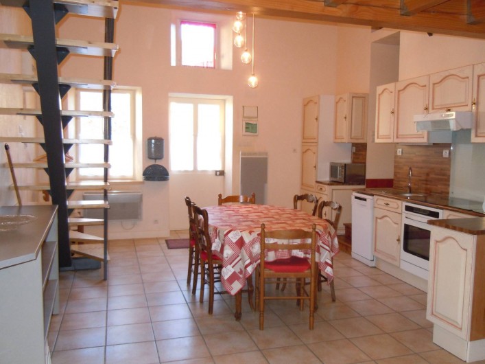 Location de vacances - Gîte à Châteldon - Vue Cuisine