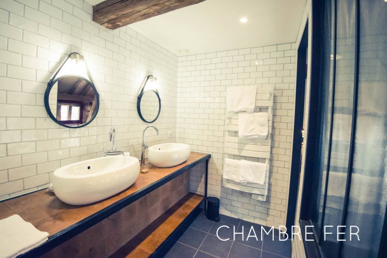 Location de vacances - Chambre d'hôtes à Sainte-Maure - Salle de bain chambre Fer