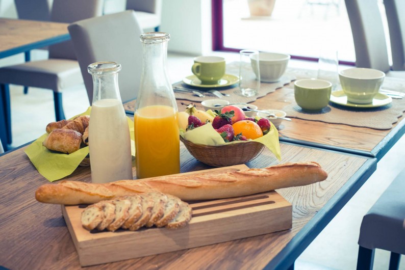 Location de vacances - Chambre d'hôtes à Sainte-Maure - tables de petit déjeuner