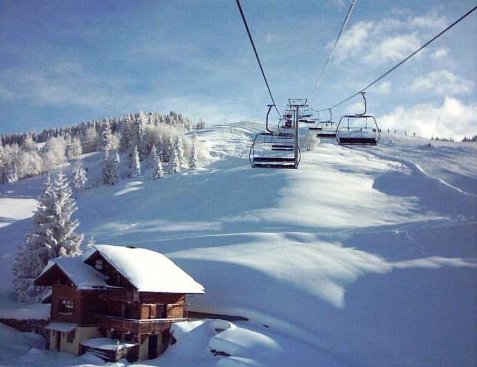 Location de vacances - Chalet à Cohennoz - TELESIEGE ET PISTES JUSTE A COTE DU CHALET