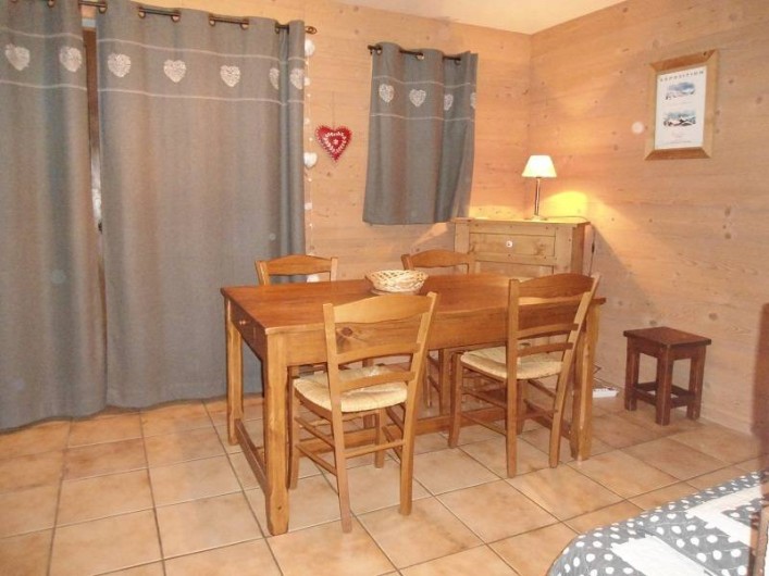 Location de vacances - Chalet à Cohennoz - LE PERCE NEIGE (n°6) - Appartement 5 pers. - Coin repas