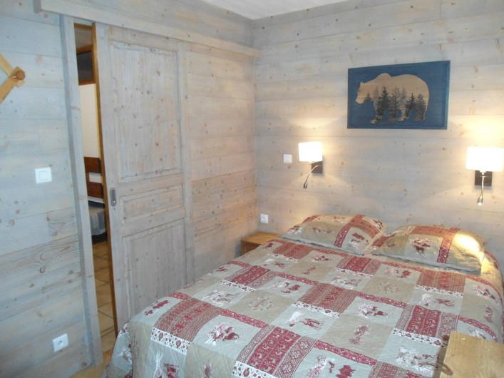 Location de vacances - Chalet à Cohennoz - LE PERCE NEIGE (n°6) - Appartement 5 pers- Chambre double (avec acces terrasse)