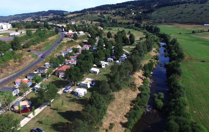 Location de vacances - Camping à Langogne - Vue aérienne du camping