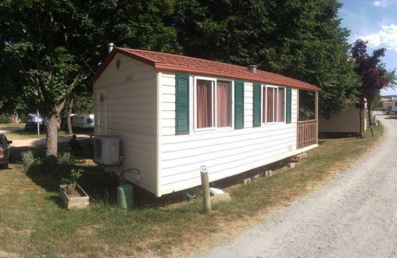 Location de vacances - Camping à Langogne - Location de mobil-home de 1 à 3 chambres, de 2 à 8 personnes