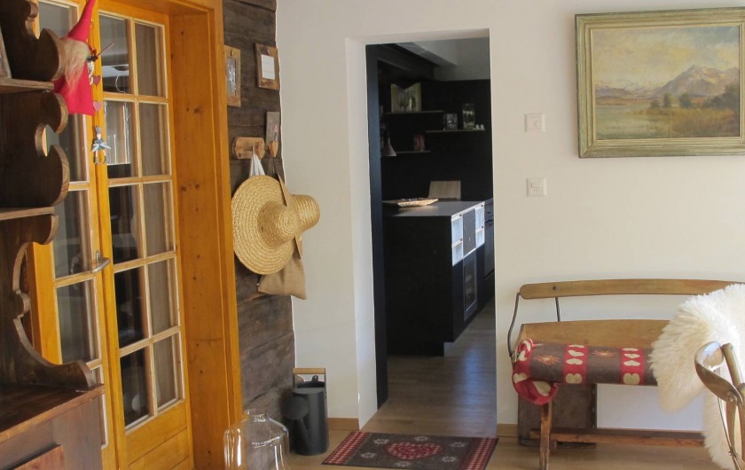 Location de vacances - Chalet à Bruson - entrée sur la cuisine dans le jardin d'hivers