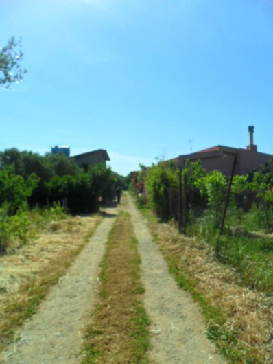 Location de vacances - Chalet à Guspini - L'allée conduisant à la propriété.
