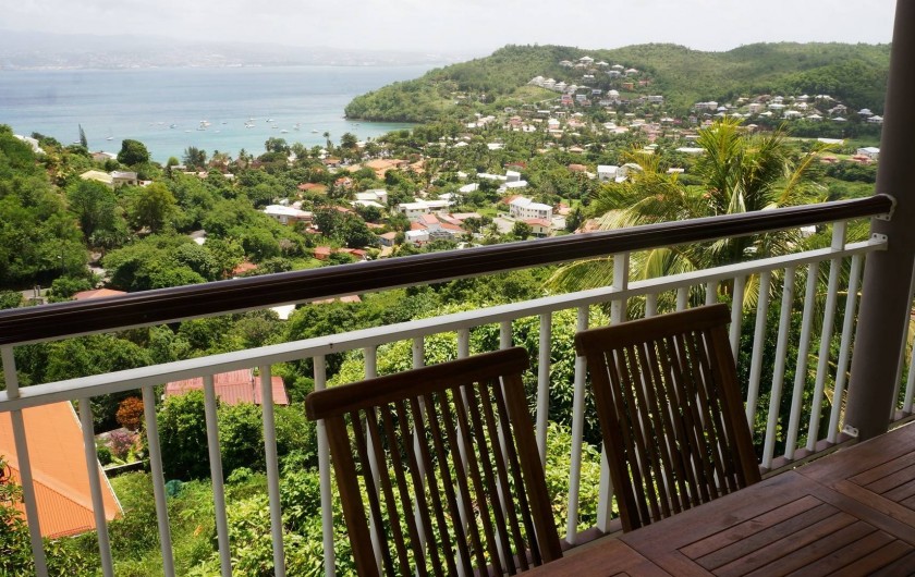 Location de vacances - Appartement à Les Trois-Îlets - Villa Ansalane - Vue identique de chaque terrasse sur la baie de Fort-de-France