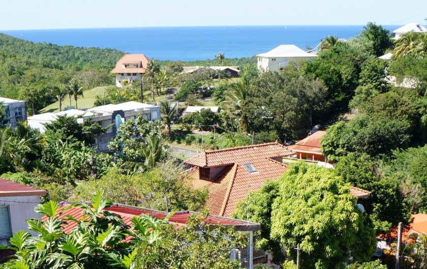 Location de vacances - Appartement à Les Trois-Îlets - Villa Ansalane - Vue identique de chaque terrasse sur la Mer des Caraïbes