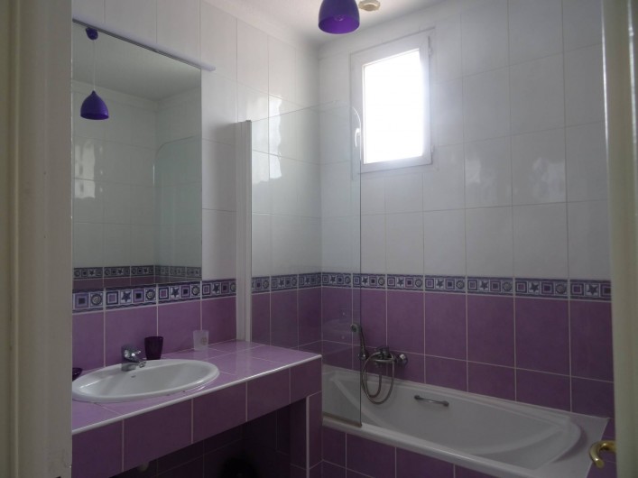 Location de vacances - Villa à Biot - salle de bains indépendante avec fenêtre