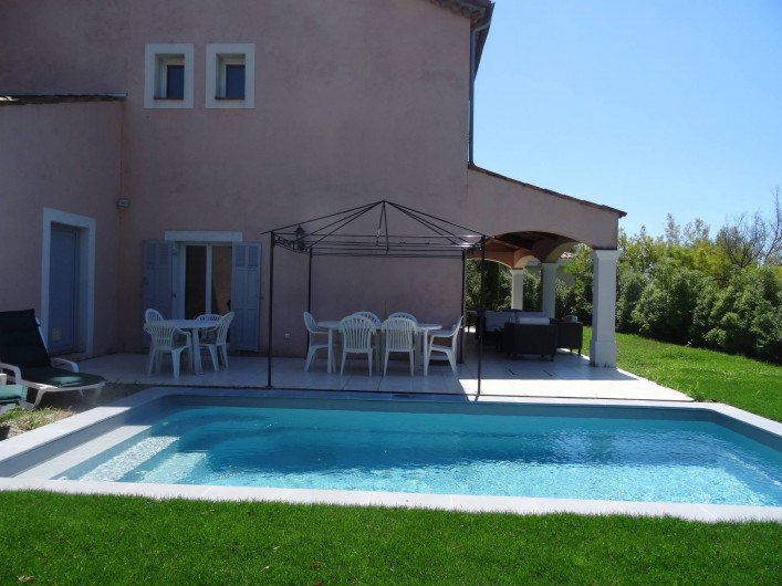 Location de vacances - Villa à Biot - Piscine et terrasse