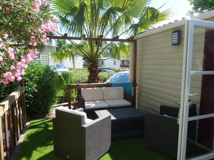 Location de vacances - Bungalow - Mobilhome à Vias - coin salon de la terrasse
