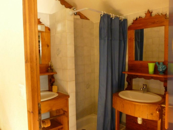 Location de vacances - Gîte à Saint-Agnan-en-Vercors - une des 4 salles de bain