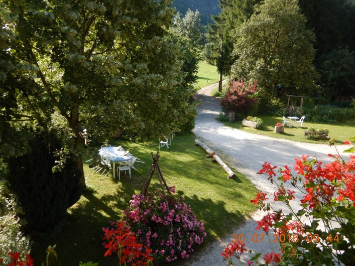 Location de vacances - Gîte à Saint-Agnan-en-Vercors - jardin du gîte
