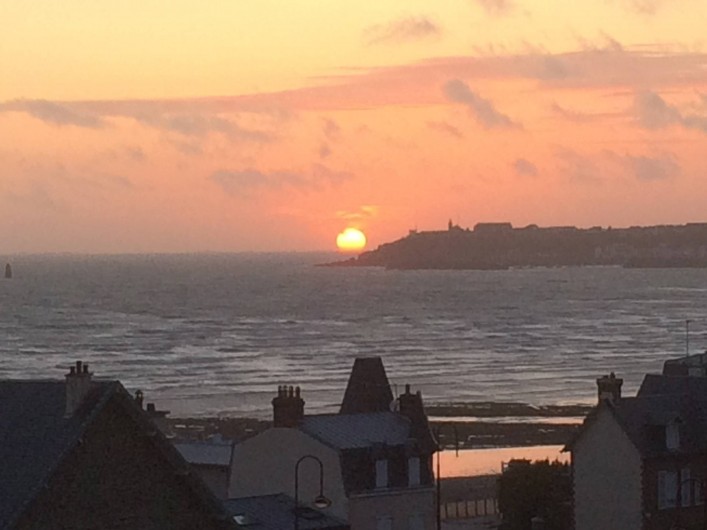 Location de vacances - Appartement à Saint-Pair-sur-Mer - Couché de soleil de la fenêtre de l'appartement