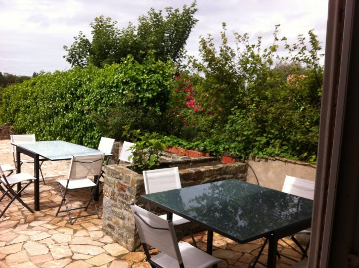 Location de vacances - Appartement à Saint-Pair-sur-Mer - Terrasse à l'abri des regards     avec barbecue.