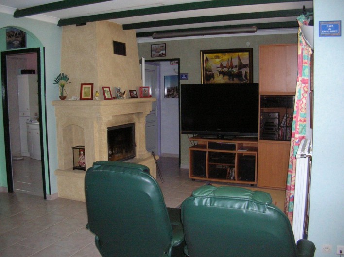 Location de vacances - Villa à Vers-Pont-du-Gard - Coin relax avec télé 136 cm
