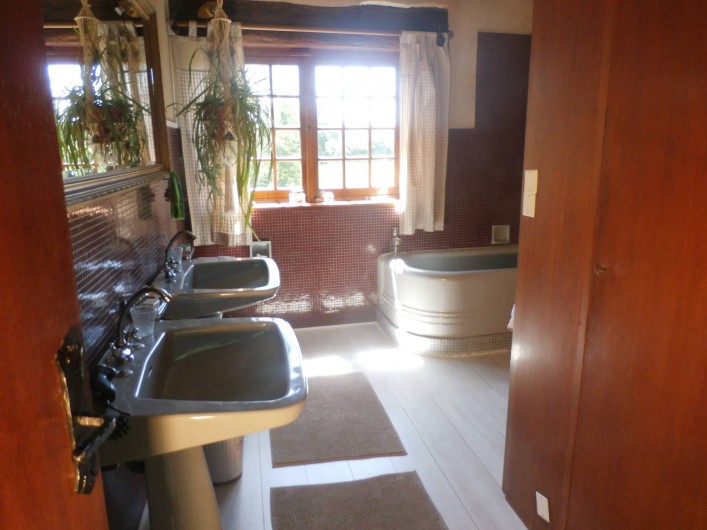 Location de vacances - Maison - Villa à Yvré-l'Évêque - Une grande salle de bain