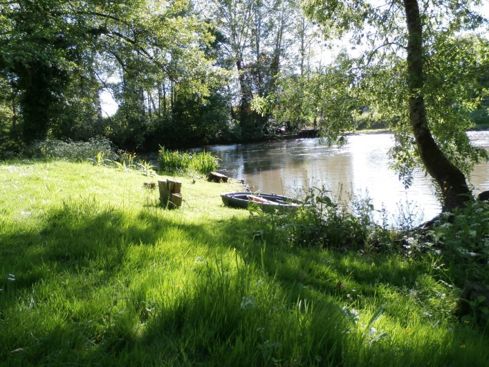 Location de vacances - Maison - Villa à Yvré-l'Évêque - Une des 4 Iles du moulin . Un petit tour en barque sur la rivière ?