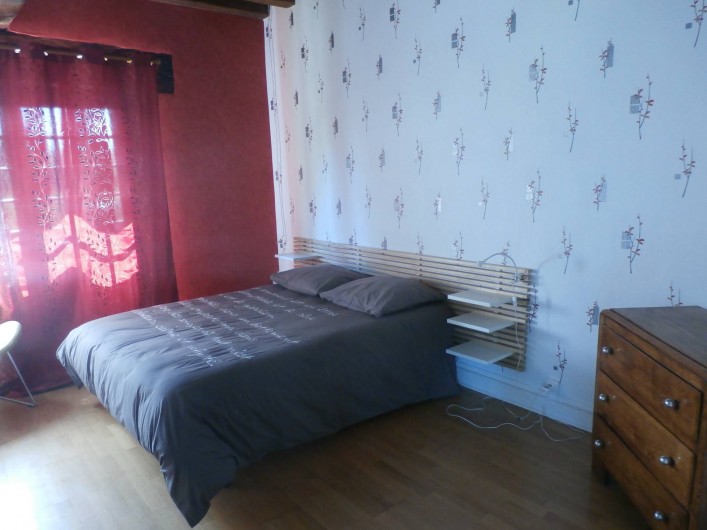 Location de vacances - Maison - Villa à Yvré-l'Évêque - La chambre avec sa salle d'eau privative