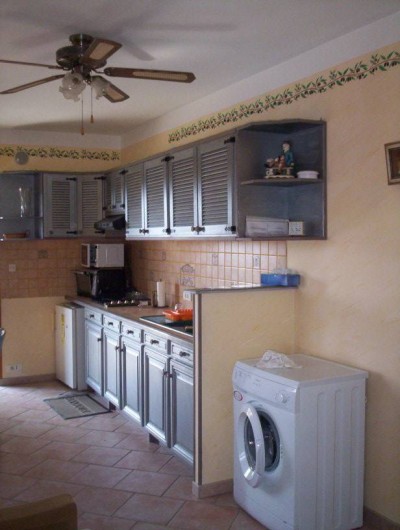 Location de vacances - Appartement à Saint-Martin-de-la-Brasque - coin cuisine