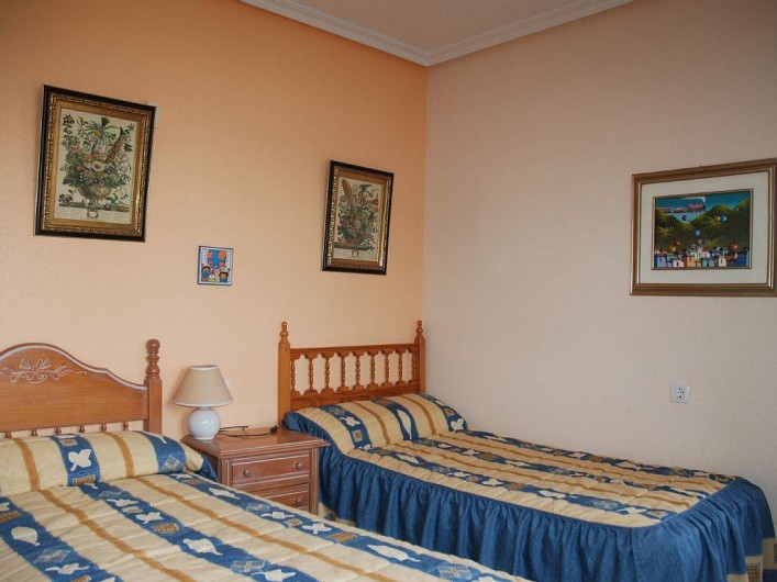 Location de vacances - Villa à La Zenia - chambre lits jumeaux