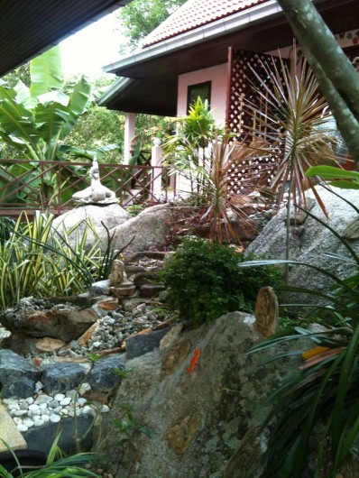Location de vacances - Villa à Ko Samui - Jardin et passerelle entre les deux modules