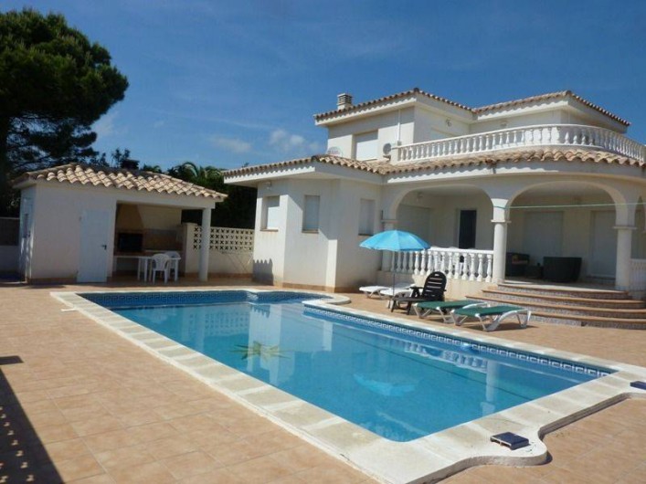 Location de vacances - Villa à L'Ametlla de Mar - façade villa terrasse couverte