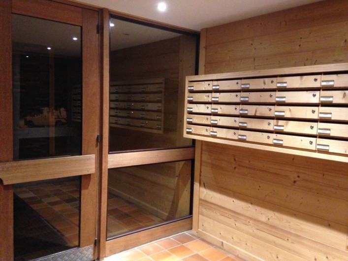 Location de vacances - Appartement à Les Deux Alpes - Entrée du Tyrol avec digicode