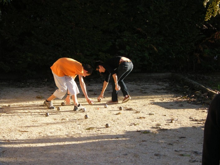 Location de vacances - Gîte à Gargas - Pétanque ... sur le terrain de badminton