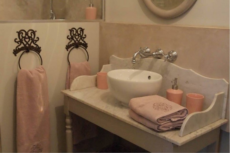 Location de vacances - Chambre d'hôtes à Saint-Saturnin-lès-Avignon - Salle de douche Muscadine