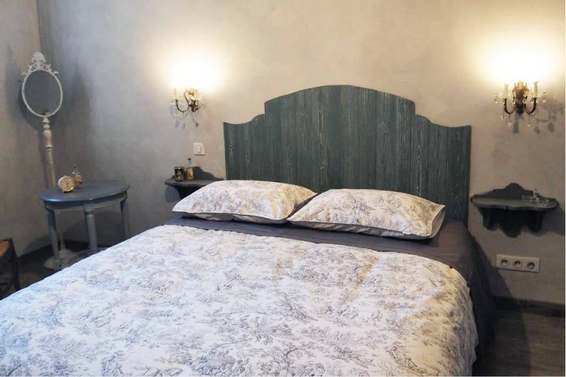 Location de vacances - Chambre d'hôtes à Saint-Saturnin-lès-Avignon - Chambre Angevine