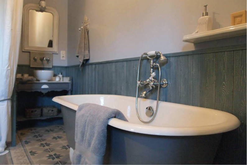 Location de vacances - Chambre d'hôtes à Saint-Saturnin-lès-Avignon - Coin bain Angevine