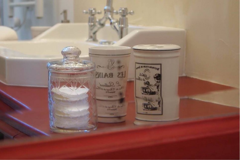 Location de vacances - Chambre d'hôtes à Saint-Saturnin-lès-Avignon - Salle de douche Cardinale