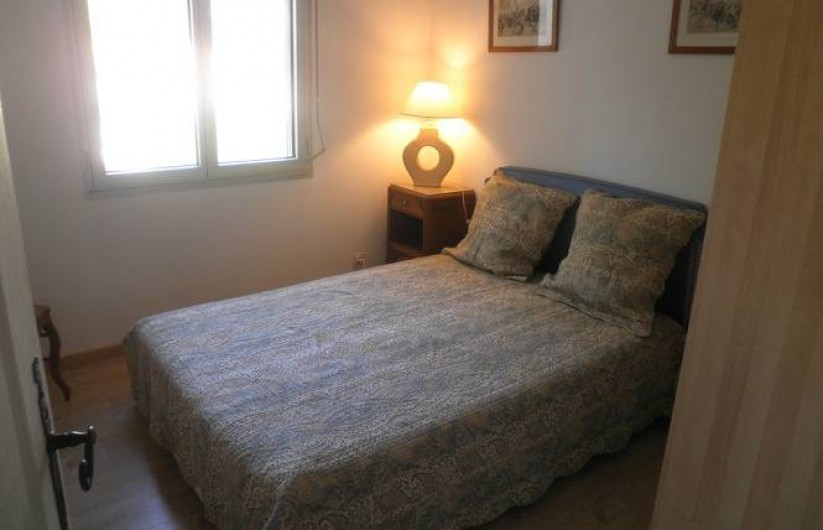 Location de vacances - Appartement à Châteauneuf-de-Gadagne - chambre appartement 1er étage